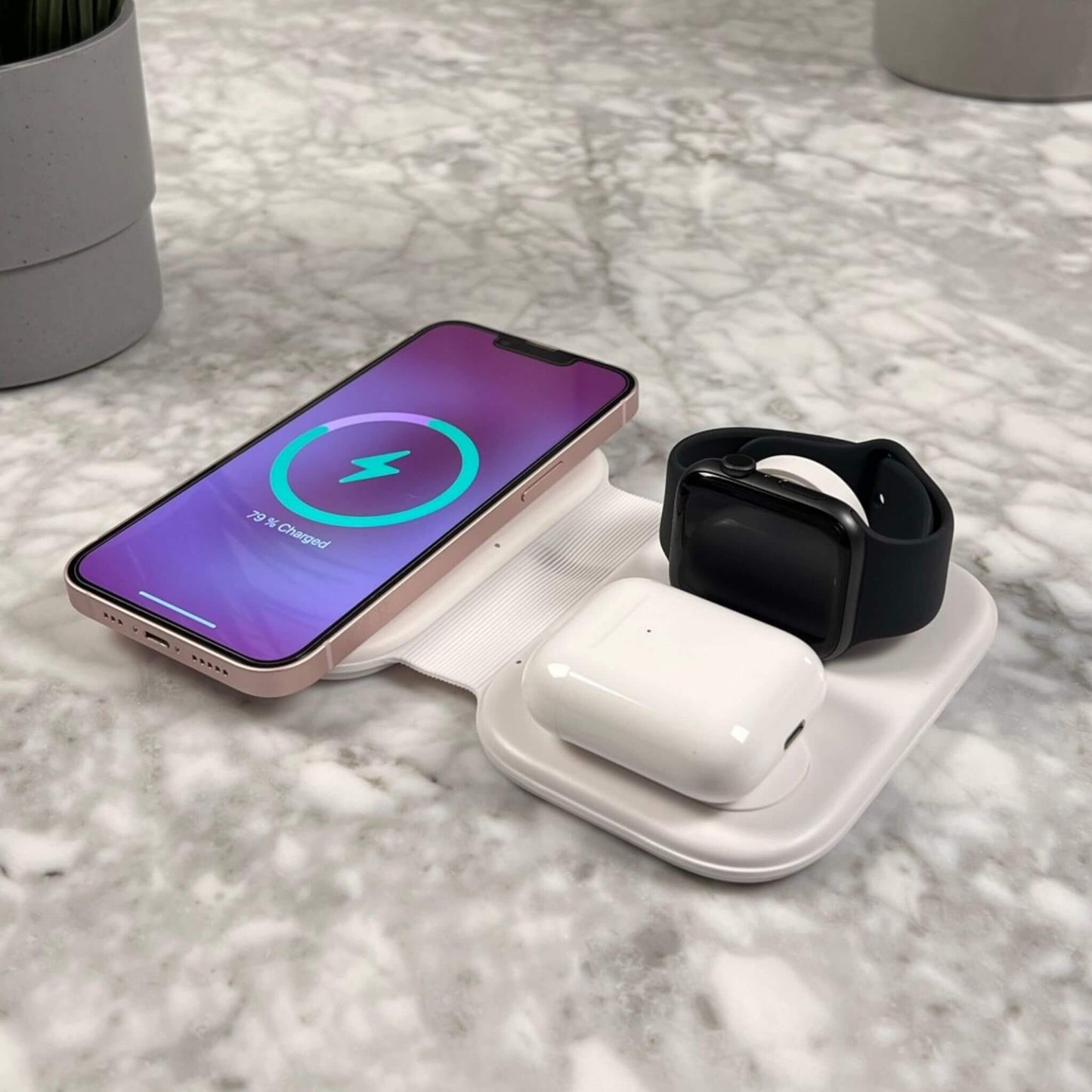 Omega™ — Składana bezprzewodowa ładowarka 3 w 1